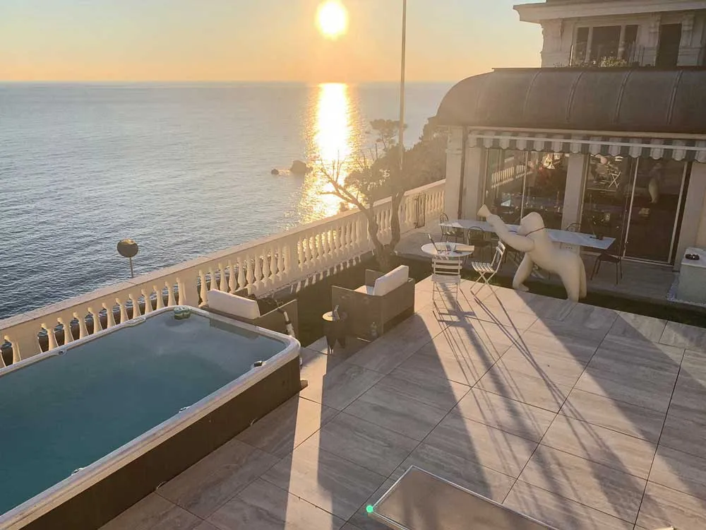 Stone imitation for cladding and paving