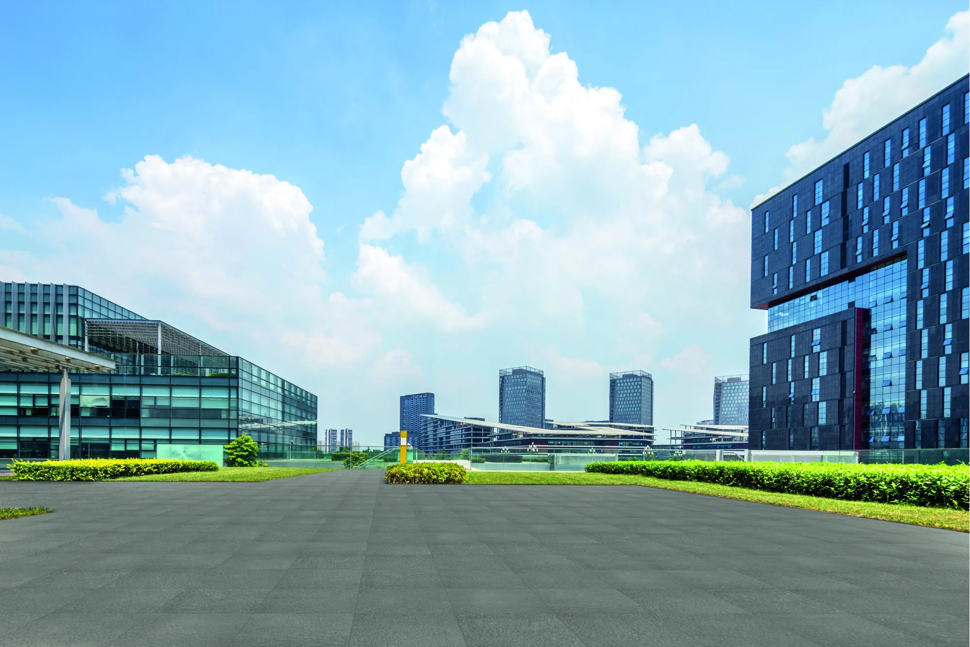 Stone imitation for cladding and paving