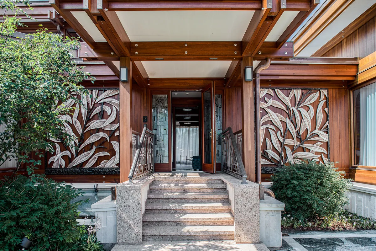 Ceramic in the exterior