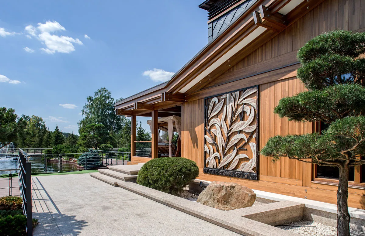 Ceramic in the exterior