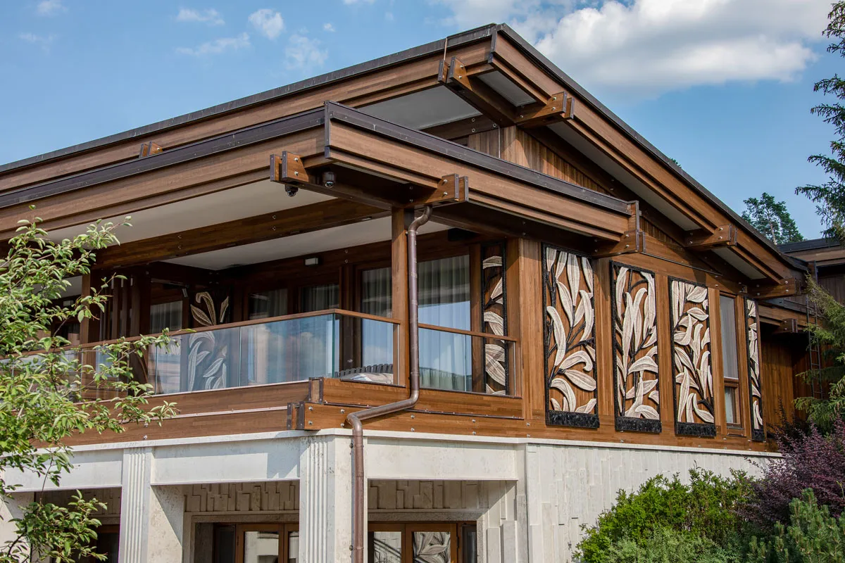 Ceramic in the exterior